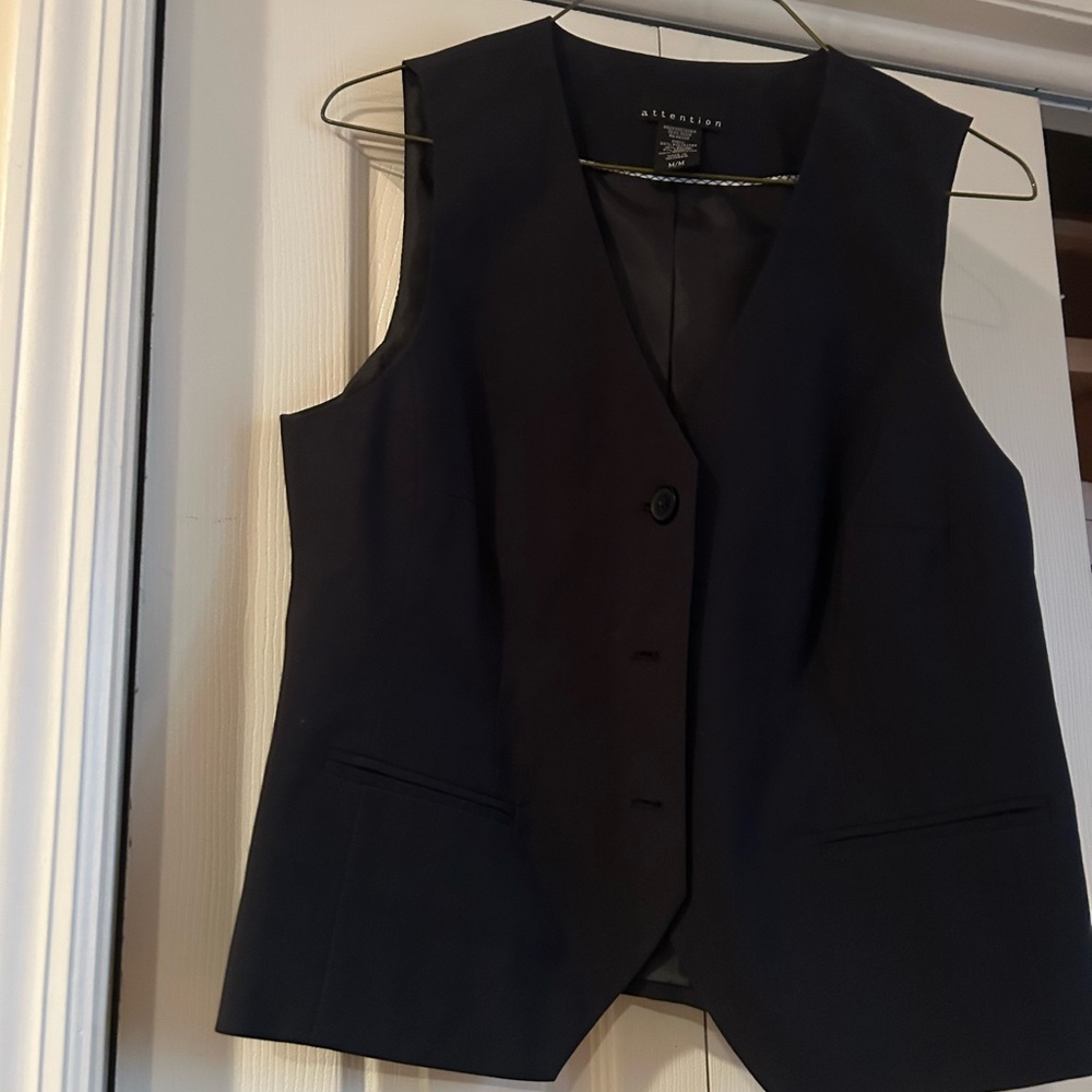 Attention vest